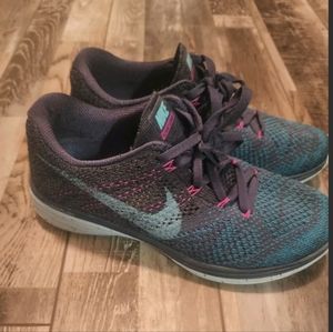 Womens Nike Flyknit